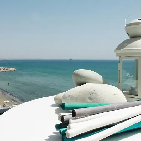 Lazuli Beachfront Penthouse 504 * Lárnaka