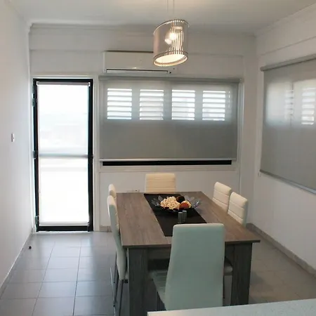 Lazuli Beachfront Penthouse 504 * Lárnaka