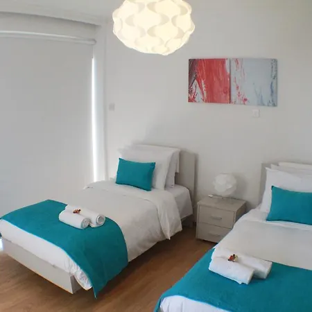 Lazuli Beachfront Penthouse 504 * Lárnaka