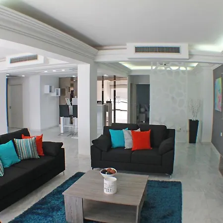 Lazuli Beachfront Penthouse 504 Apartament
