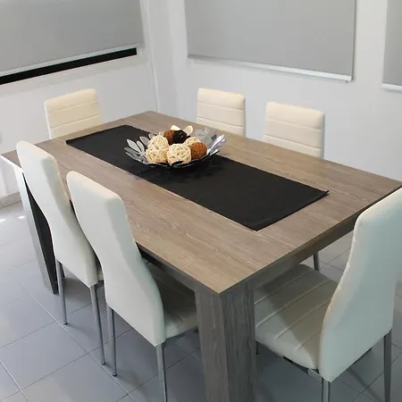Lazuli Beachfront Penthouse 504 Apartman Lárnaka
