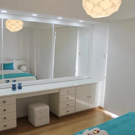 Lazuli Beachfront Penthouse 504 Apartman Lárnaka