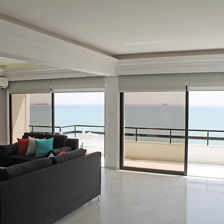 Lazuli Beachfront Penthouse 504 * Lárnaka